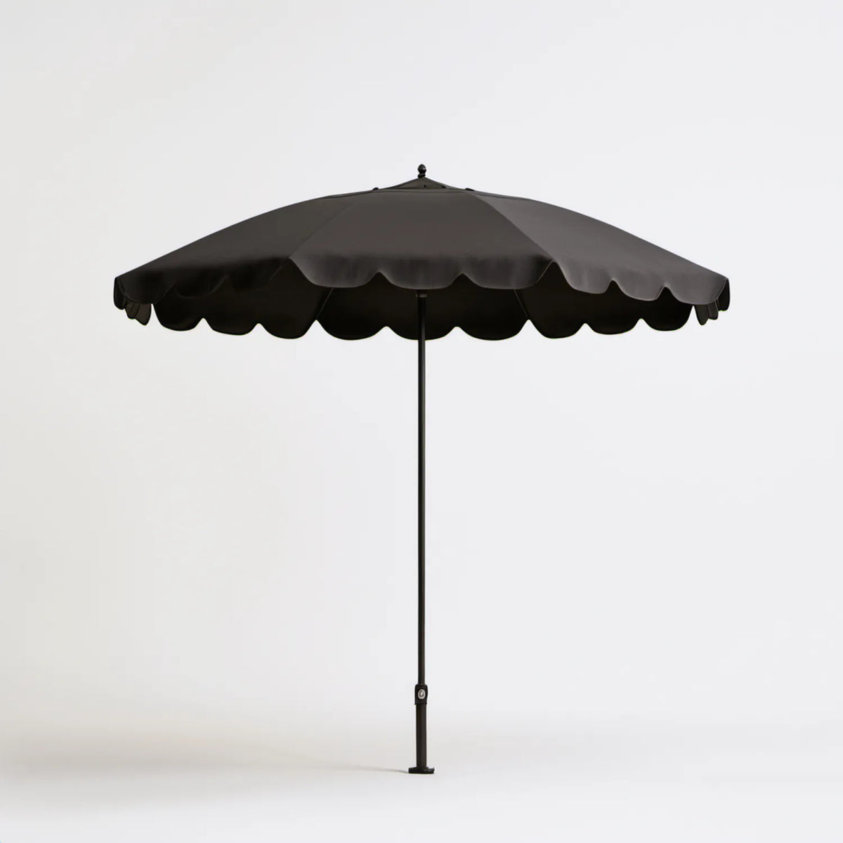 Czarny okrągły parasol ogrodowy Ø 270 cm, wysokość 240 cm