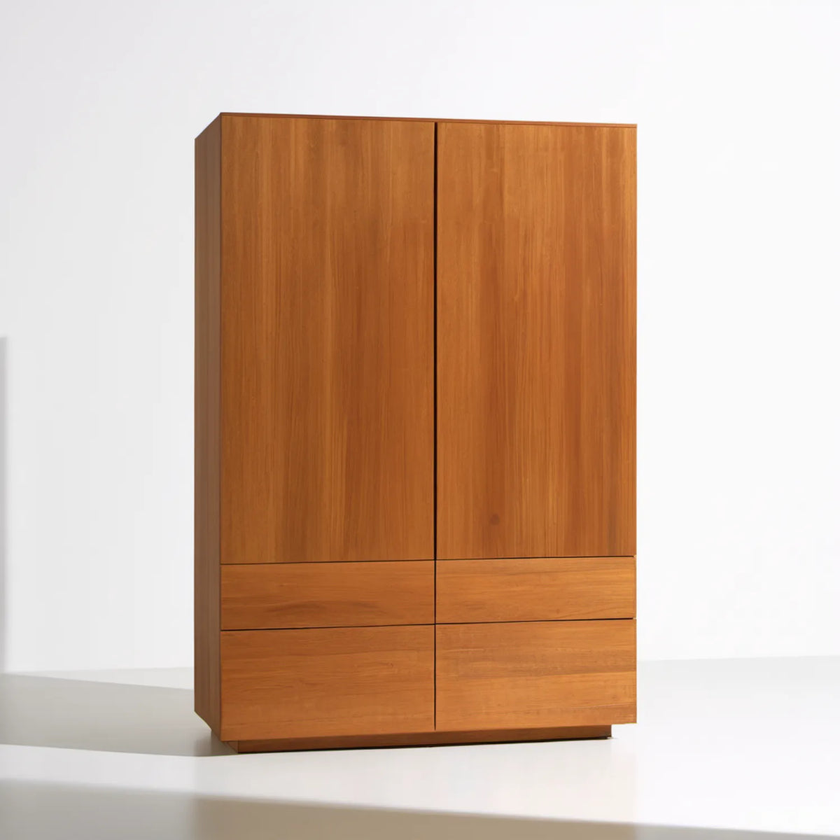 Brązowa dwudrzwiowa szafa z 4 szufladami, 100 × 55 × 200 cm